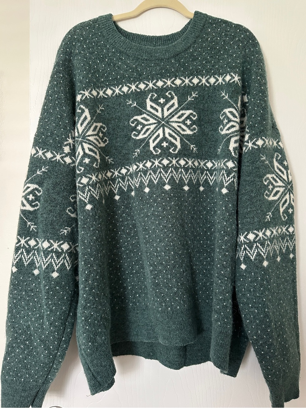 Goodfellow Men's Green Snowflake Knit Sweater